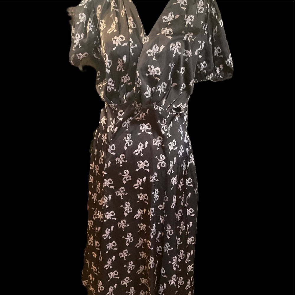 “BETSY JOHNSON” BOW PATTERN NAVY AND WHITE DRESS. - Picture 2 of 16